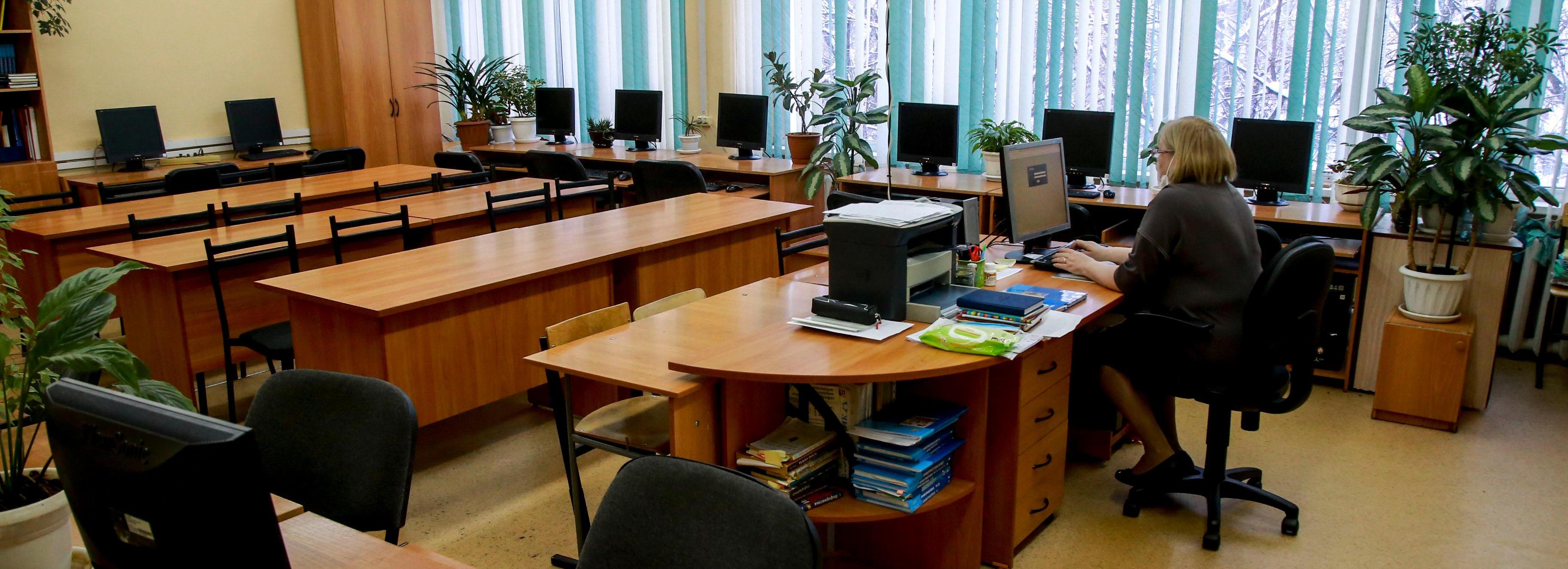 Безопасность в школах Новосибирска усилят после трагедии в Казани