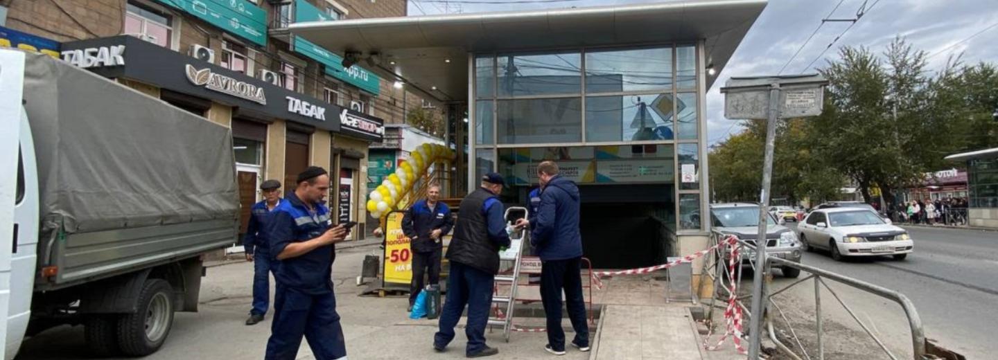 На площади Маркса начали демонтировать павильоны над входом в метро