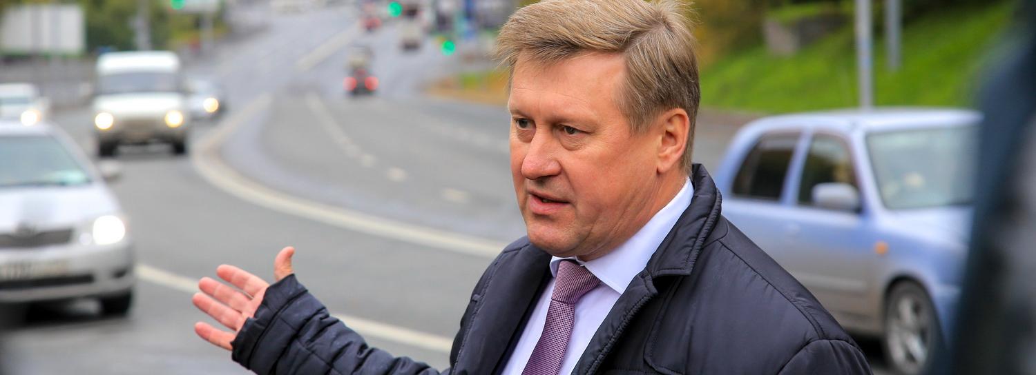 Мэр Анатолий Локоть поздравляет дорожников с профессиональным праздником