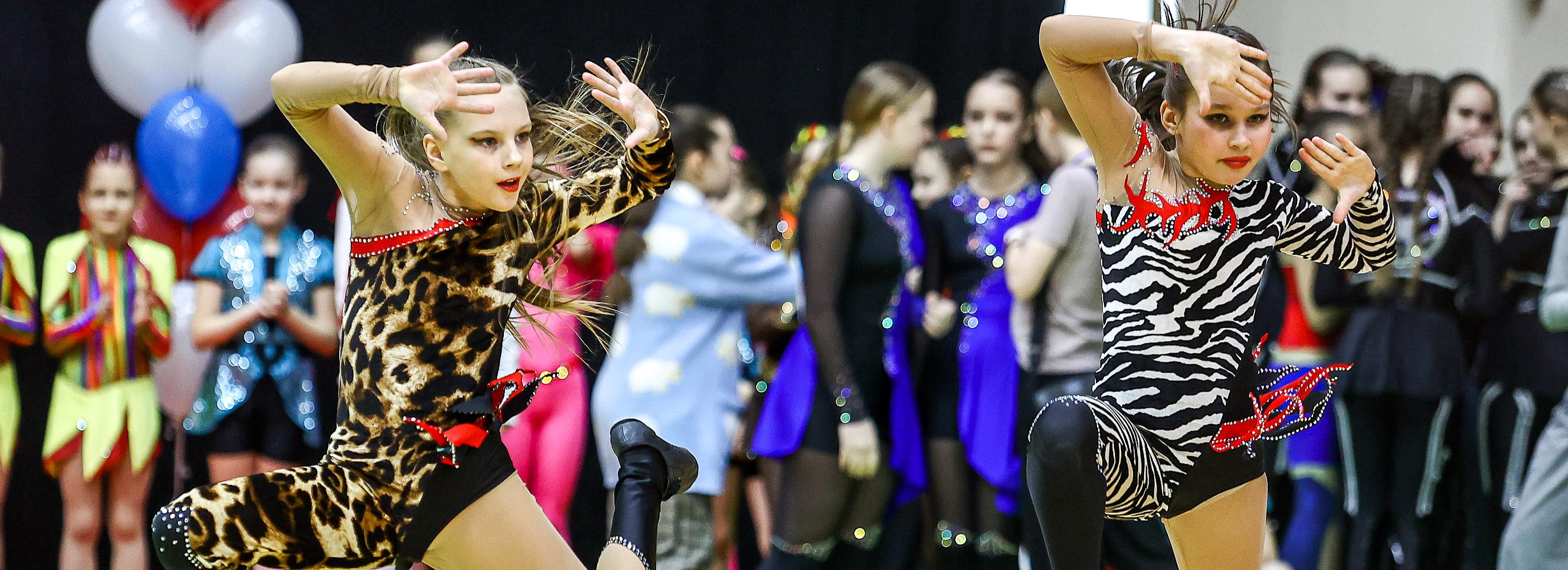 Красота и драйв: 25 ярких фото с турнира по акробатическому рок-н-роллу