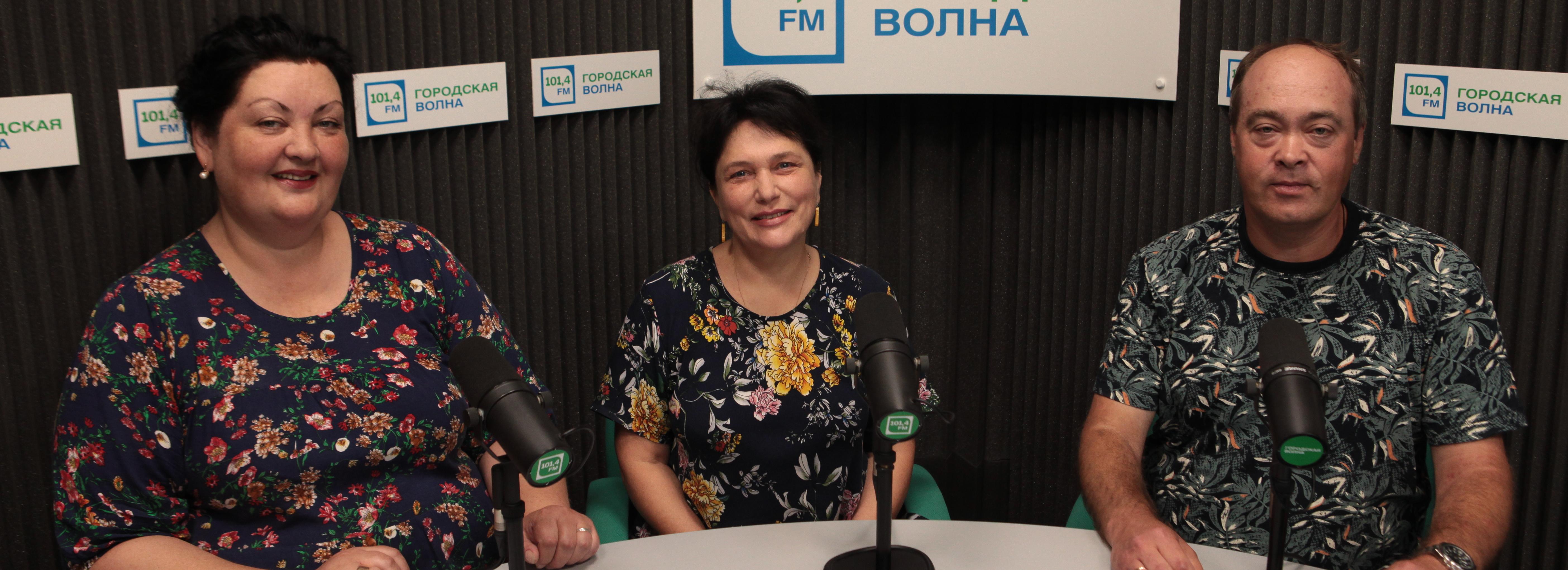 Однажды в Новосибирске: «Изумруды», чебурашки и люстра с улицы Инской