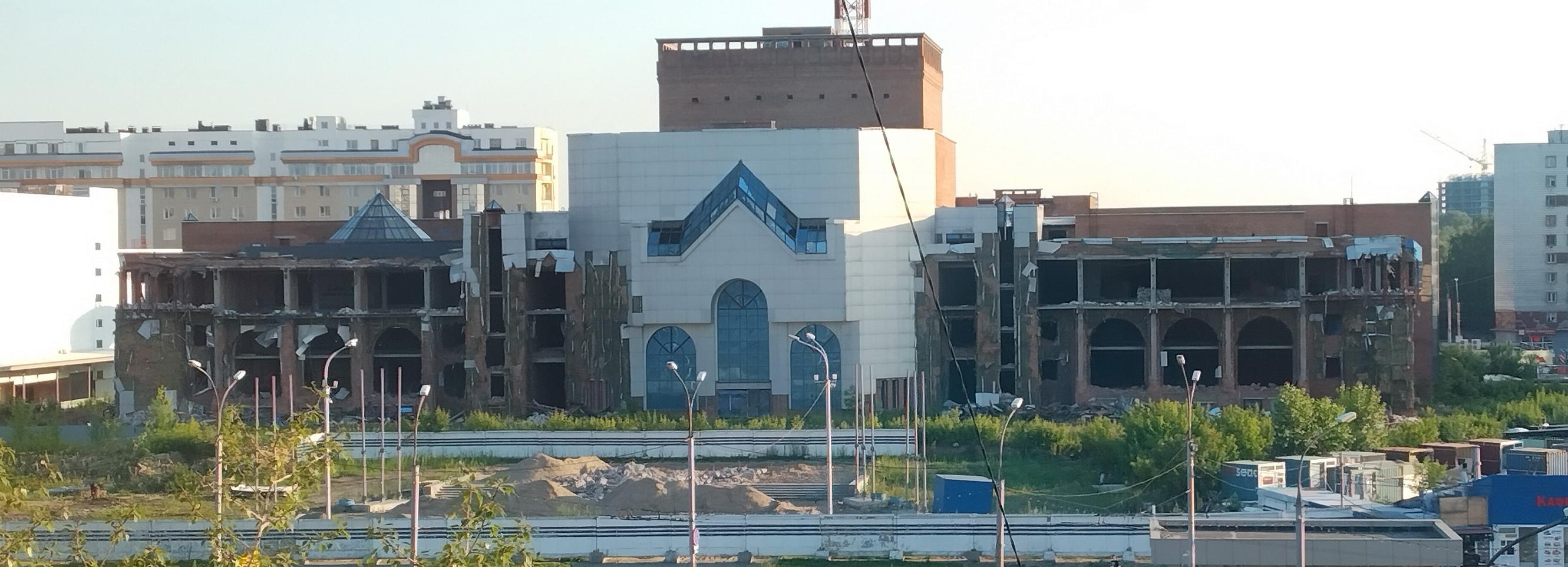 Недостроенный ДК «Сибсельмаш» начали сносить на площади Маркса