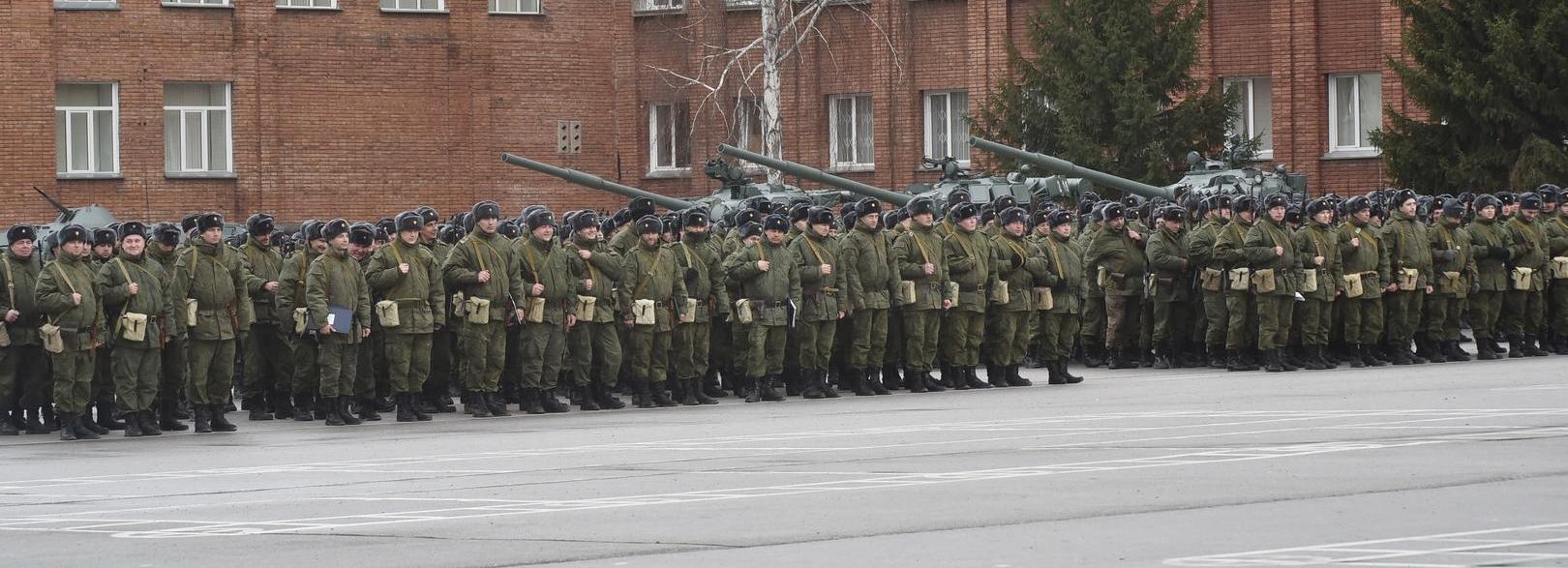 Губернатор Игорь Кобзев оценил палаточный лагерь НВВКУ