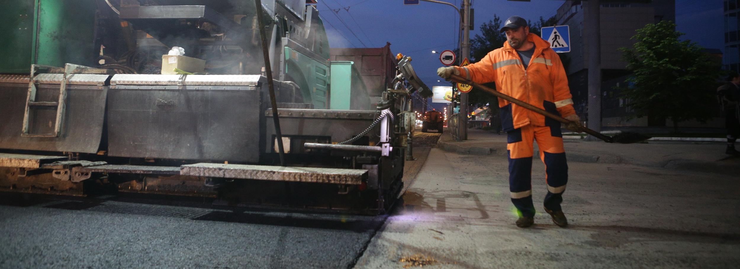 Ночной ремонт дорог: как кладут асфальт на Ядринцевской