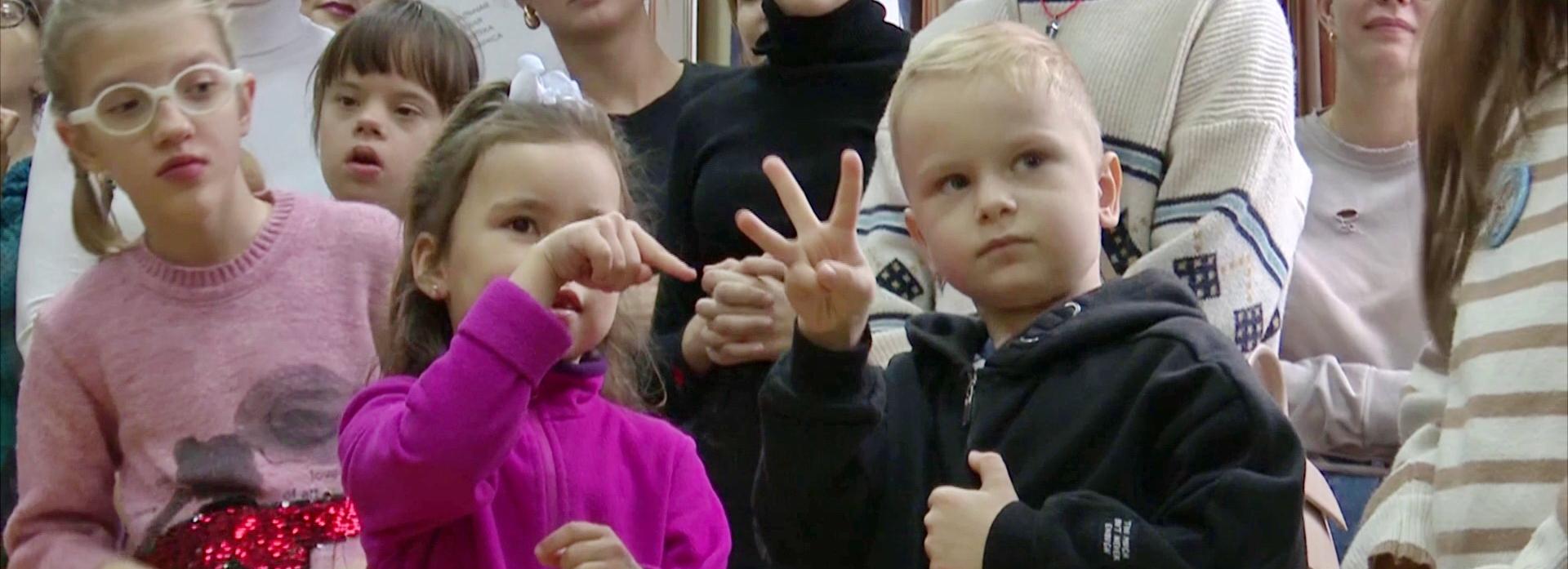 Лаборатория «Диалог в тишине» научит студентов общаться с глухими детьми