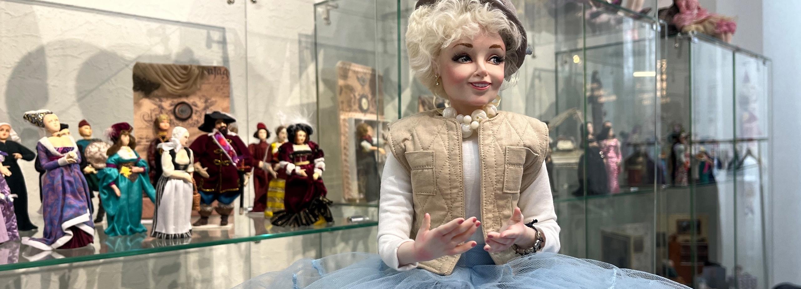 Милые старики и будуарные ретродети поселились в «Кукольной коллекции»