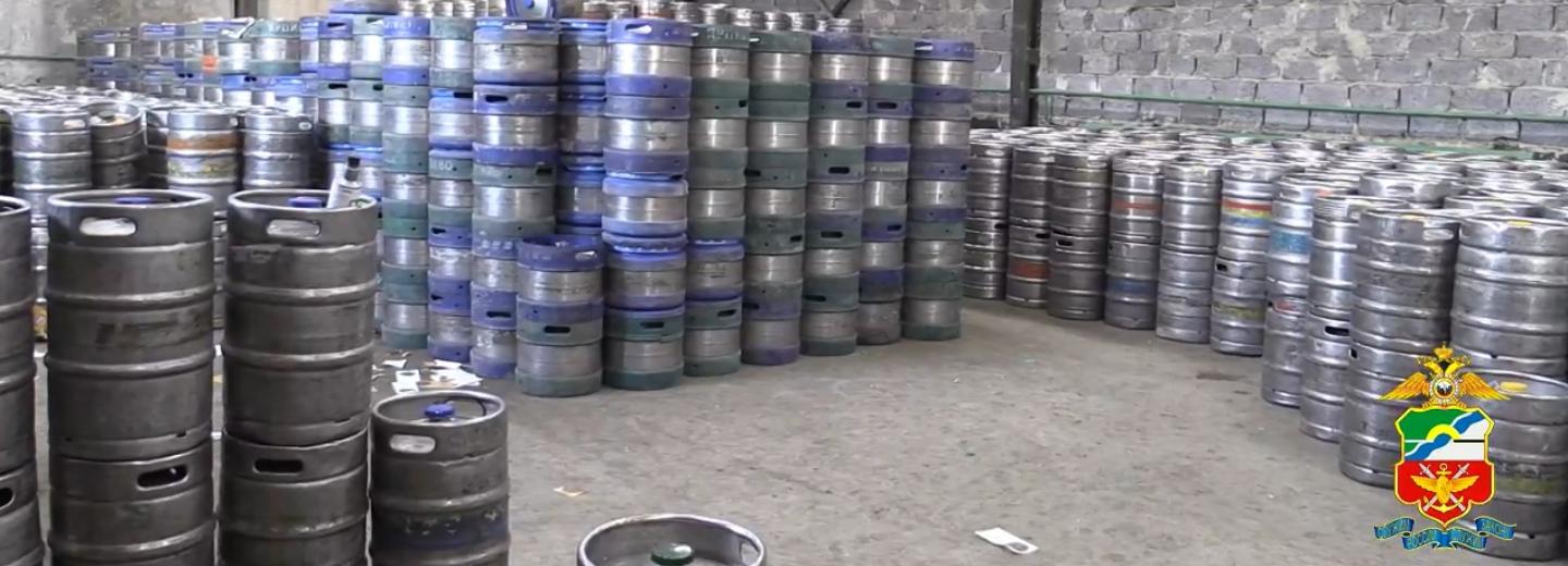 Склад со 180 000 литров нелегального пива накрыла полиция в Новосибирске