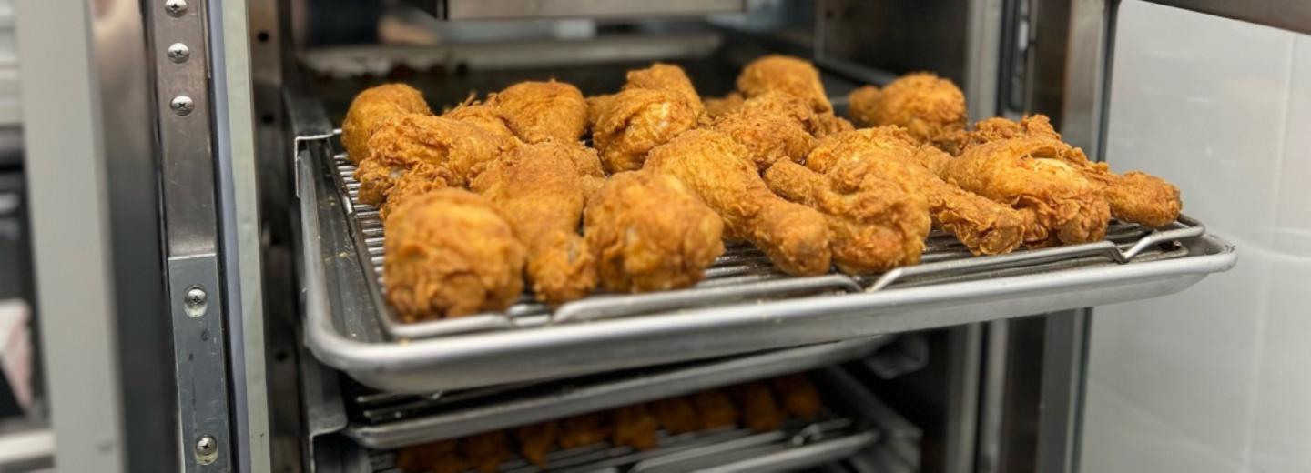 Возвращение куриного бренда: экскурсия на кухню «Ростик’са»