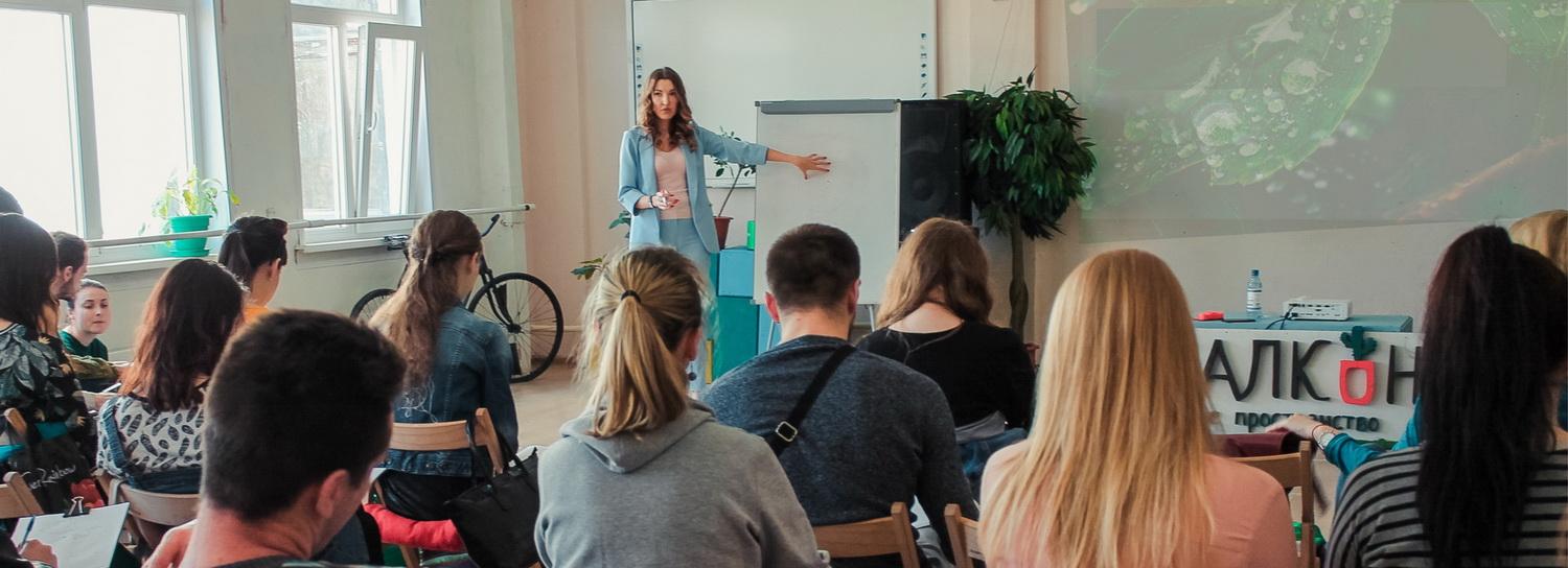 Феминитивы — это норма? Приходите разобраться в центр «Содружество»