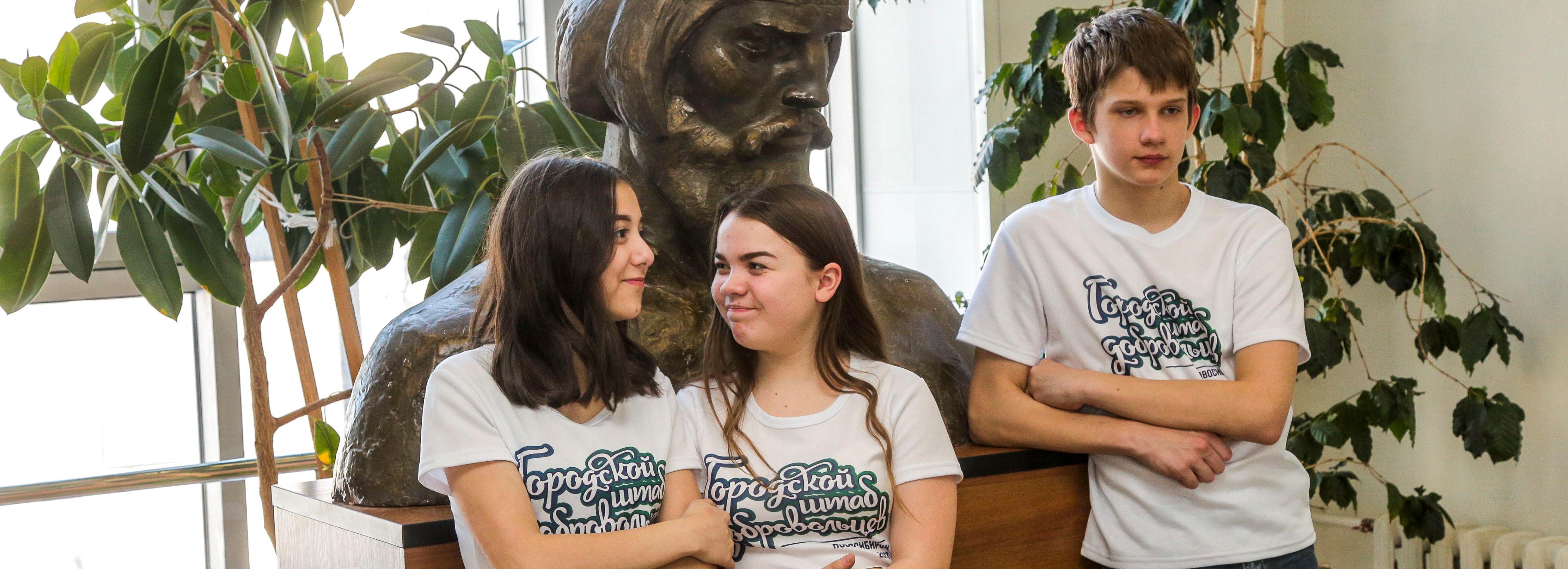 Аутфит, вайб, нормисы и чикибамбони: обзор новых словечек ко Дню филолога