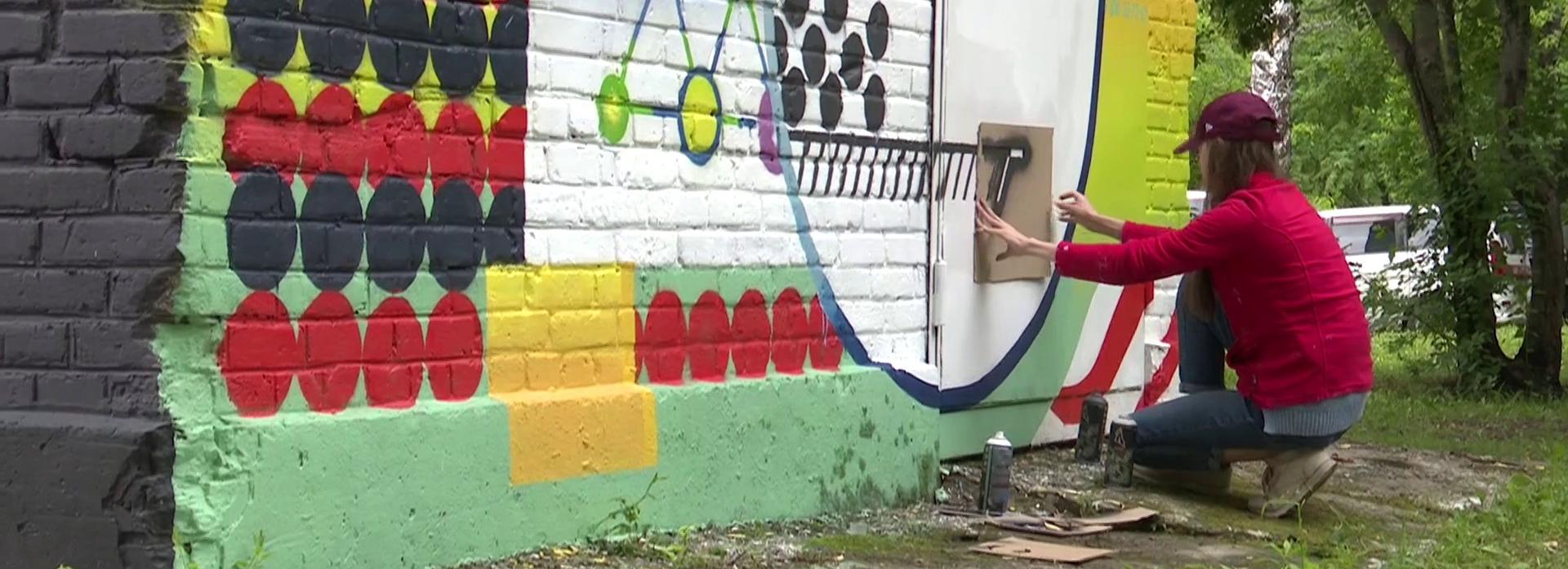 Скандальные панно в Академгородке могут оставить по решению худсовета