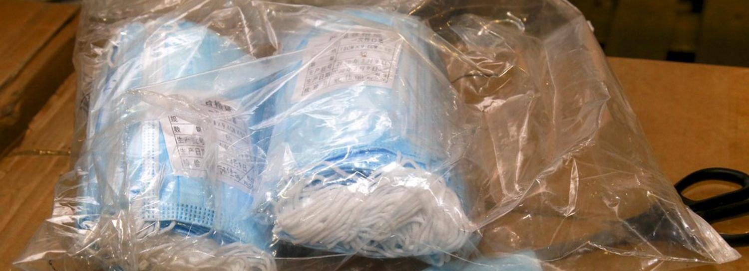 Областные власти купят миллион масок для новосибирских медиков