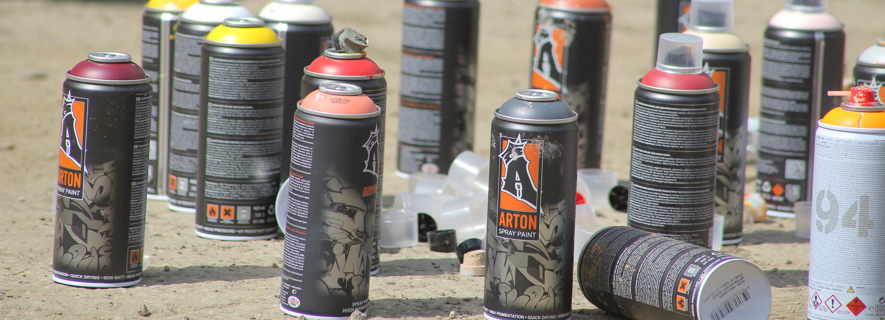 Смертельные граффити: новосибирцы борются с рекламой наркотиков