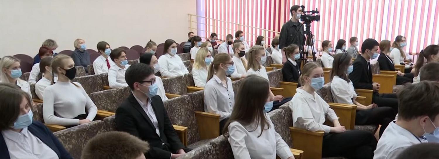 Урок цифры: новосибирским школьникам рассказали о киберпреступниках