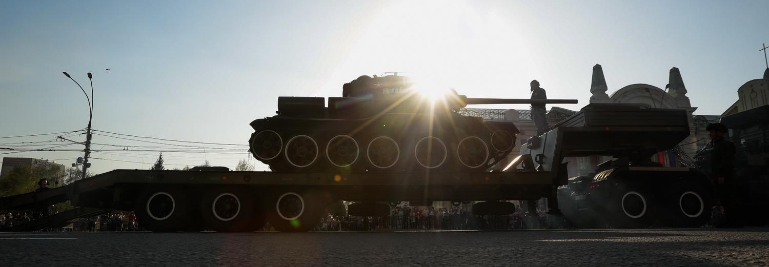 Тувинская бронетехника идёт маршем на Новосибирск