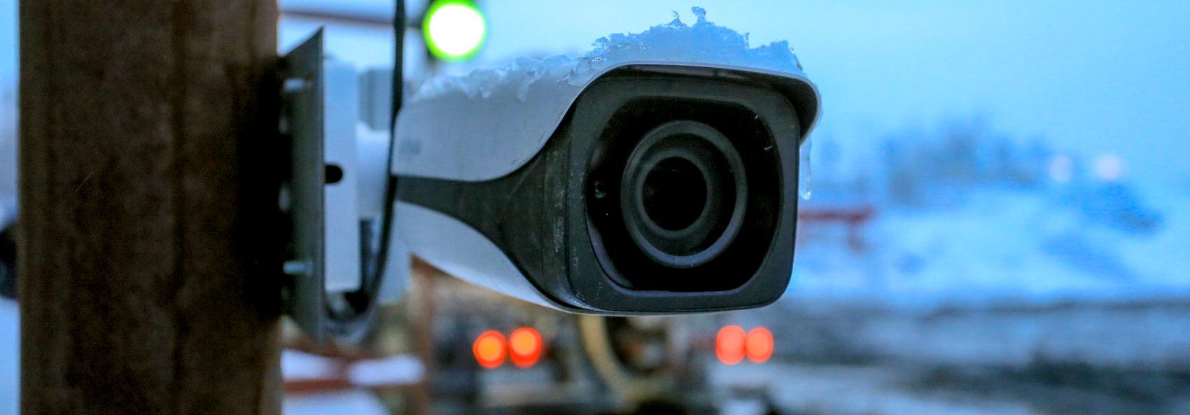 Камеры стали штрафовать новосибирских водителей за разговоры по телефону