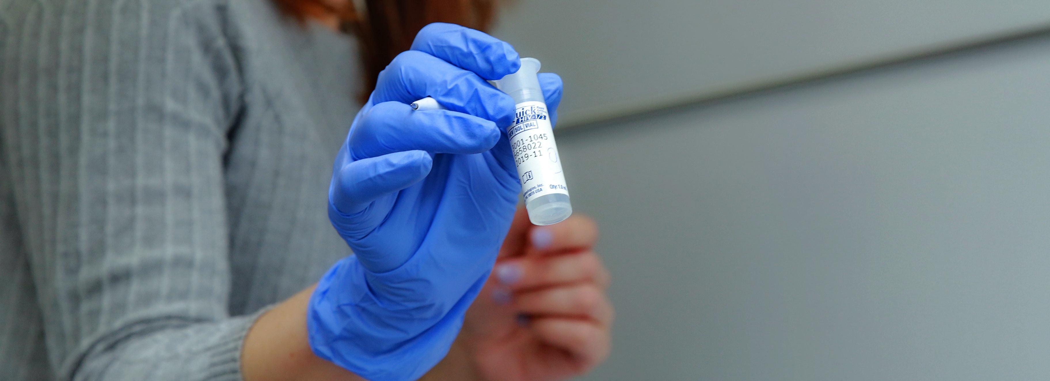 Билеты на хоккей разыграют среди тех, кто сдаст тест на ВИЧ