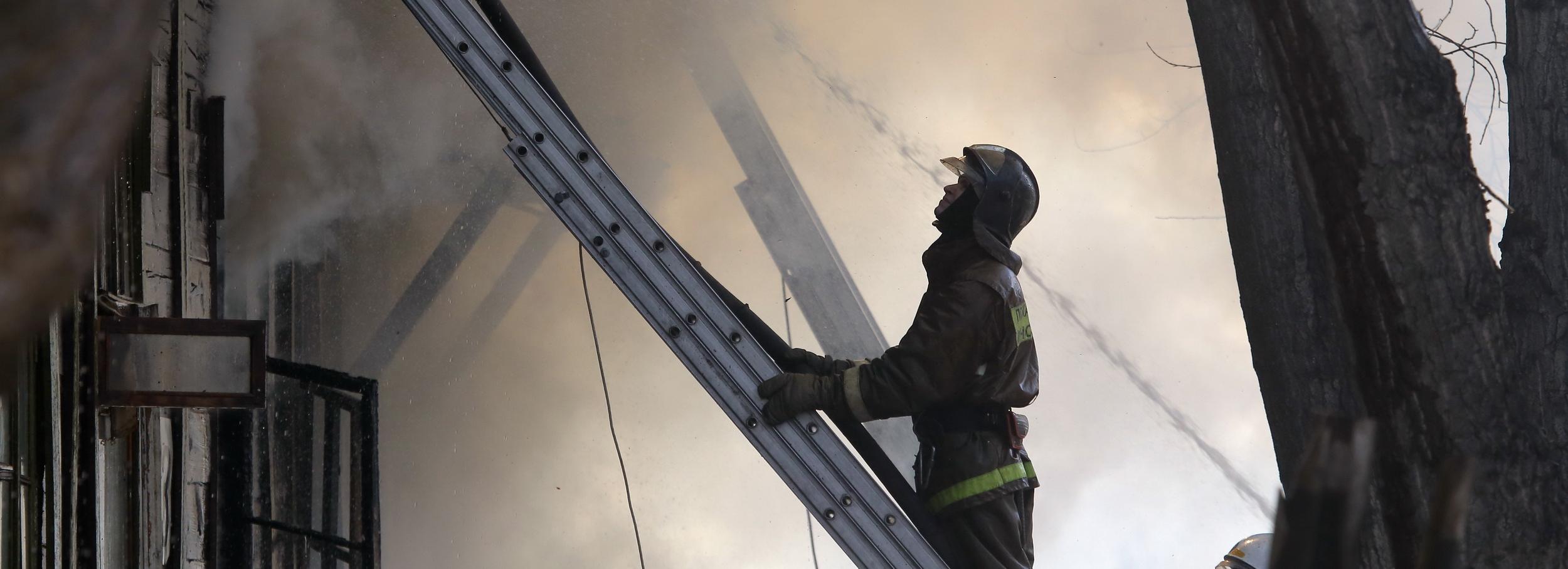 14 пожаров произошло в Новосибирске за сутки из-за палов мусора и травы