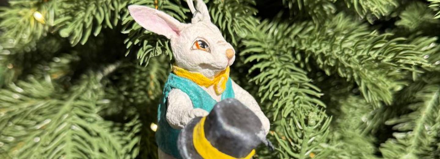 Галерею по мотивам «Алисы в Стране чудес» открыли в Новосибирске