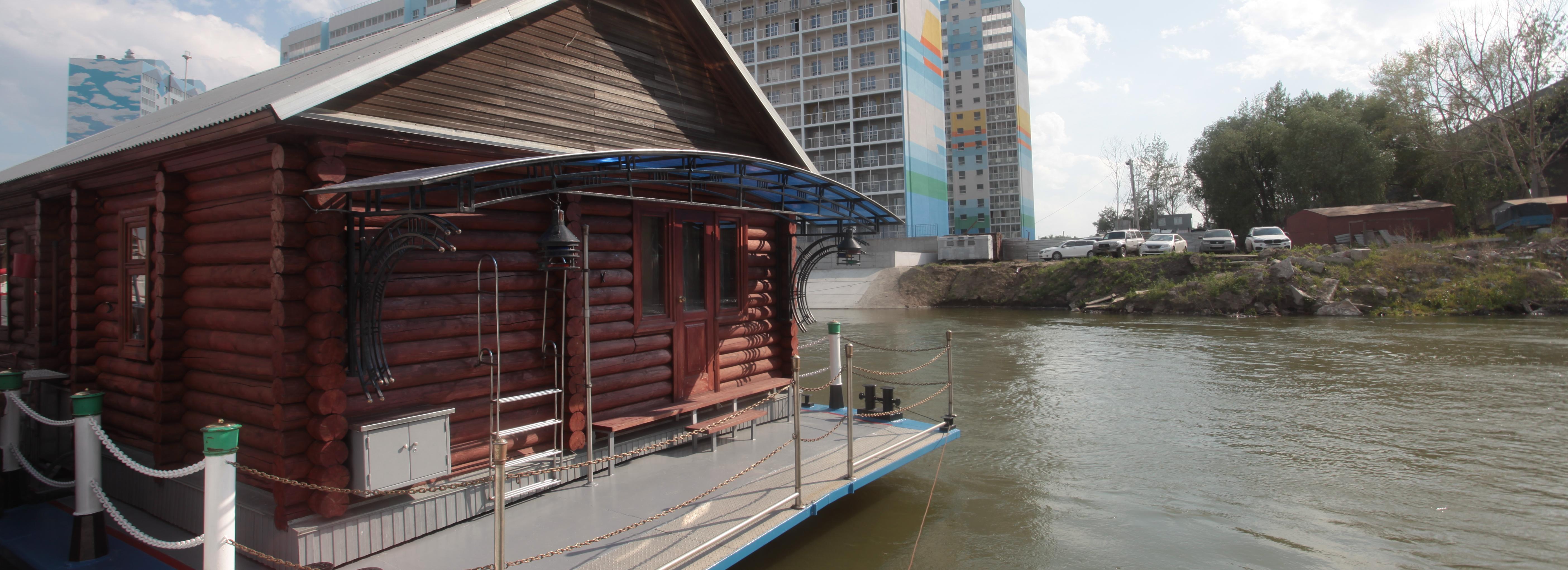 Жизнь на воде: семь плавучих домов насчитали в Новосибирске