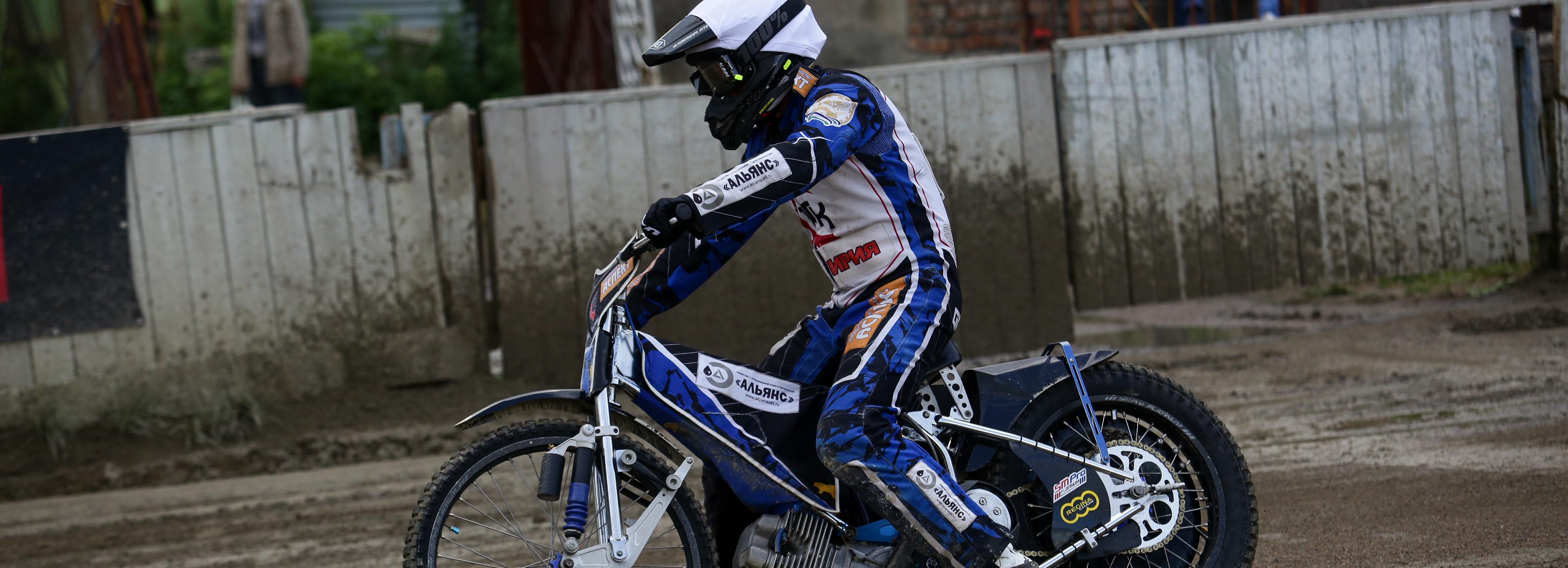 Гонки за победой: зрелищные соревнования по спидвею прошли в Новосибирске