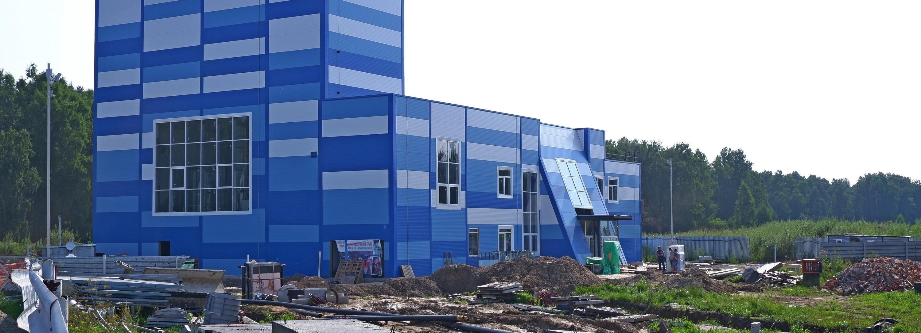 Центр с аэротрубой и волной для сёрфинга открыли под Новосибирском