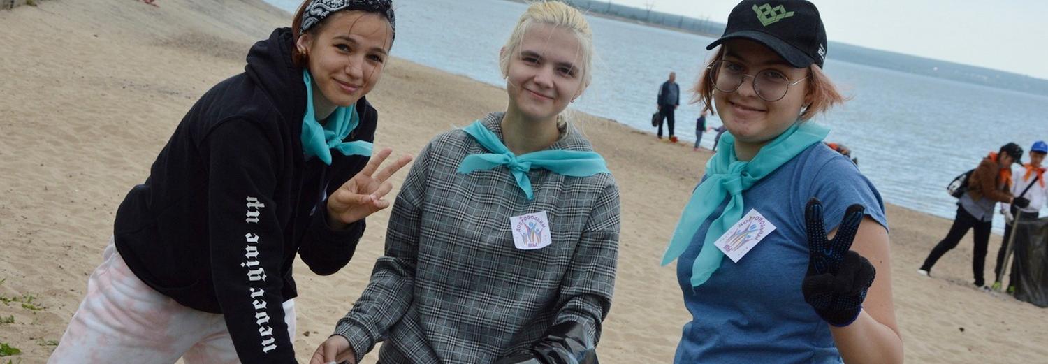 Трудовые отряды убрали берег водохранилища и послушали музыку