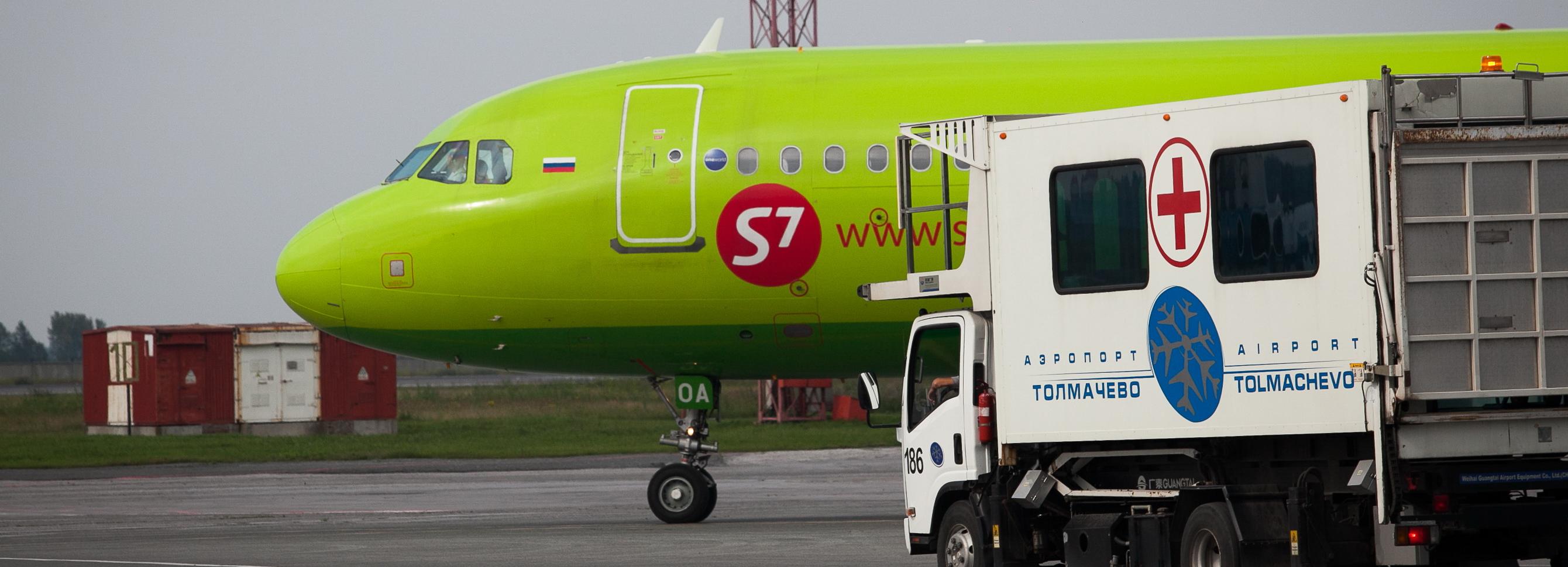 Дырку в фюзеляже самолёта авиакомпании S7 обнаружили в Толмачёво
