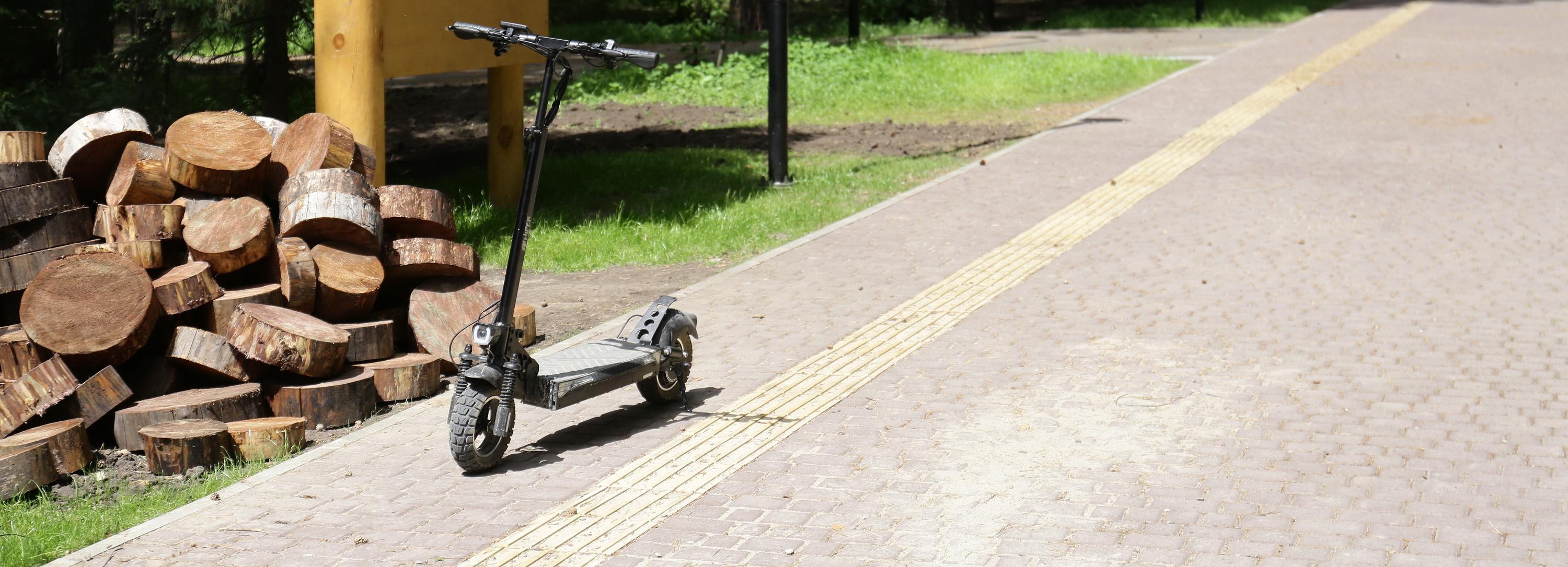 Один погибший: 29 ДТП с самокатами случилось в Новосибирске весной