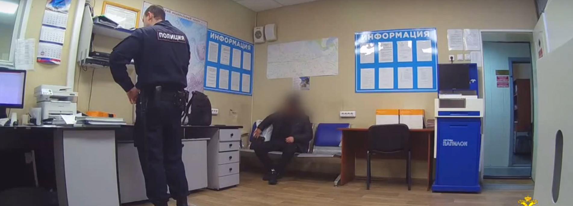 Агрессивного вейпера задержали в аэропорту Толмачёво