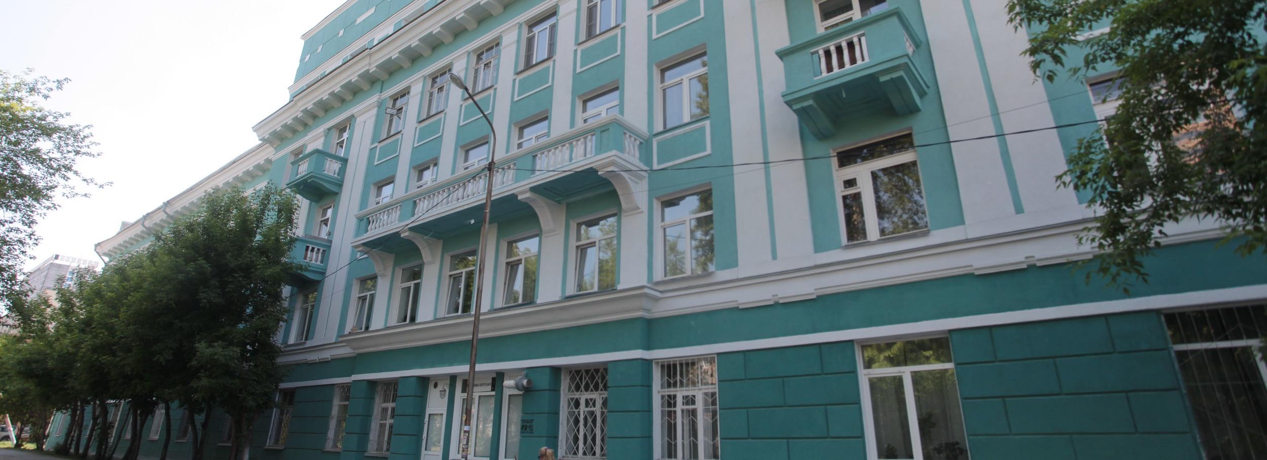 Семилетний ремонт дома-памятника 1938 года завершили на улице Омской