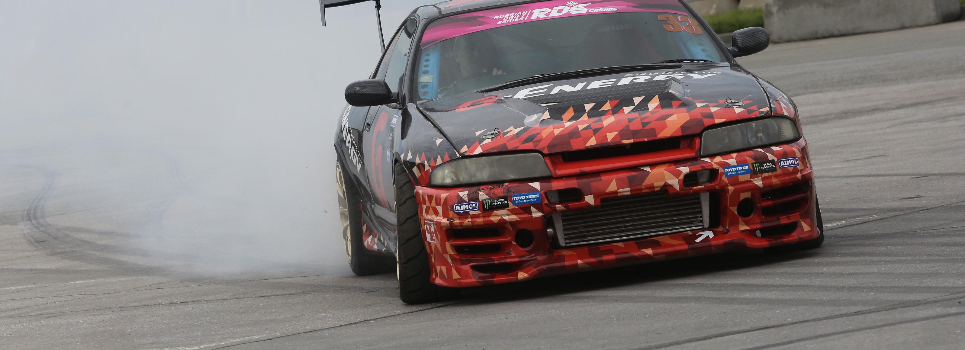 Афиша выходных: гонки без тормозов, песни Высоцкого и свечной заводик