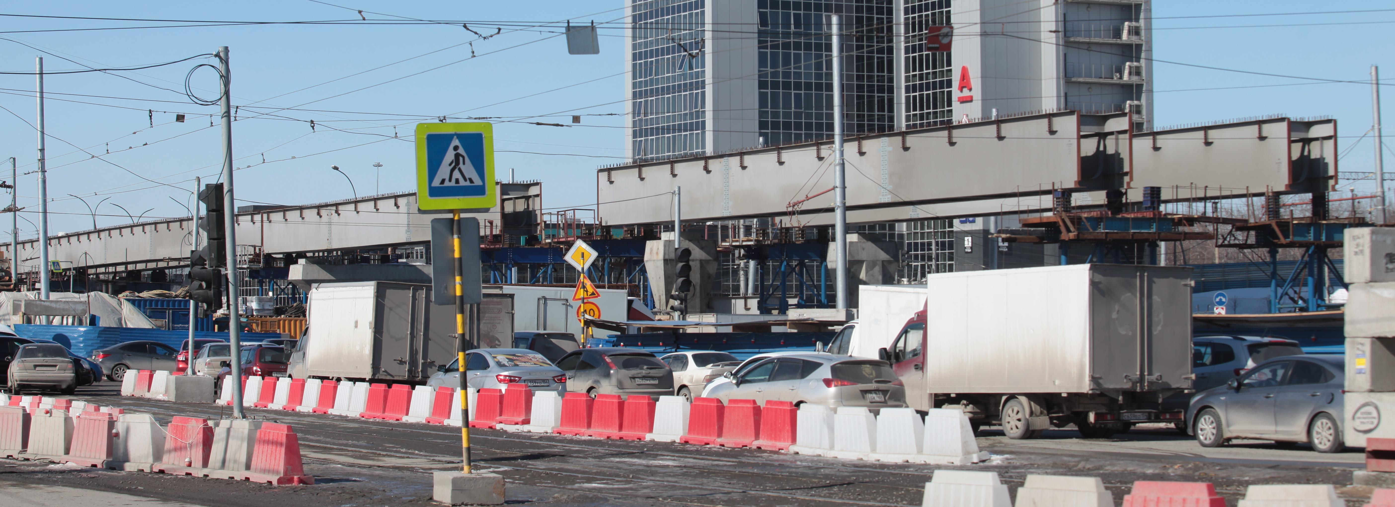 Движение на площади Труда в Новосибирске ограничат до 31 декабря