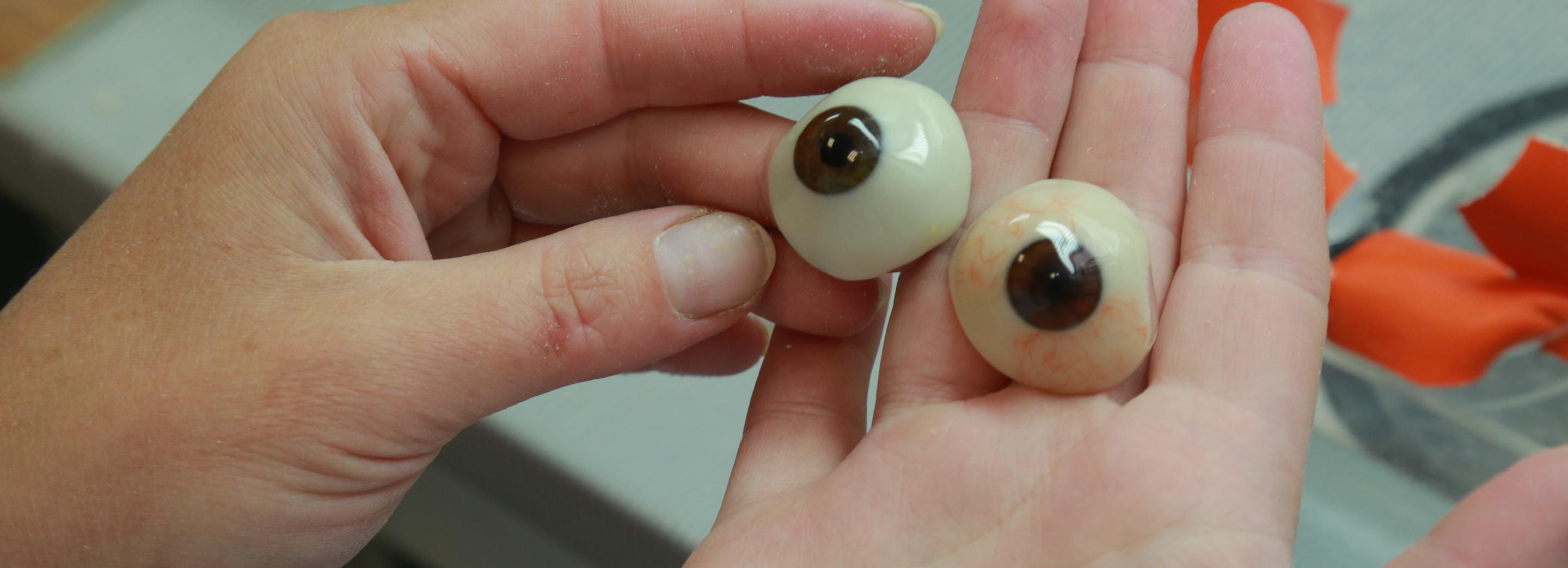 Повторить неповторимое: в Новосибирске делают уникальные глазные протезы