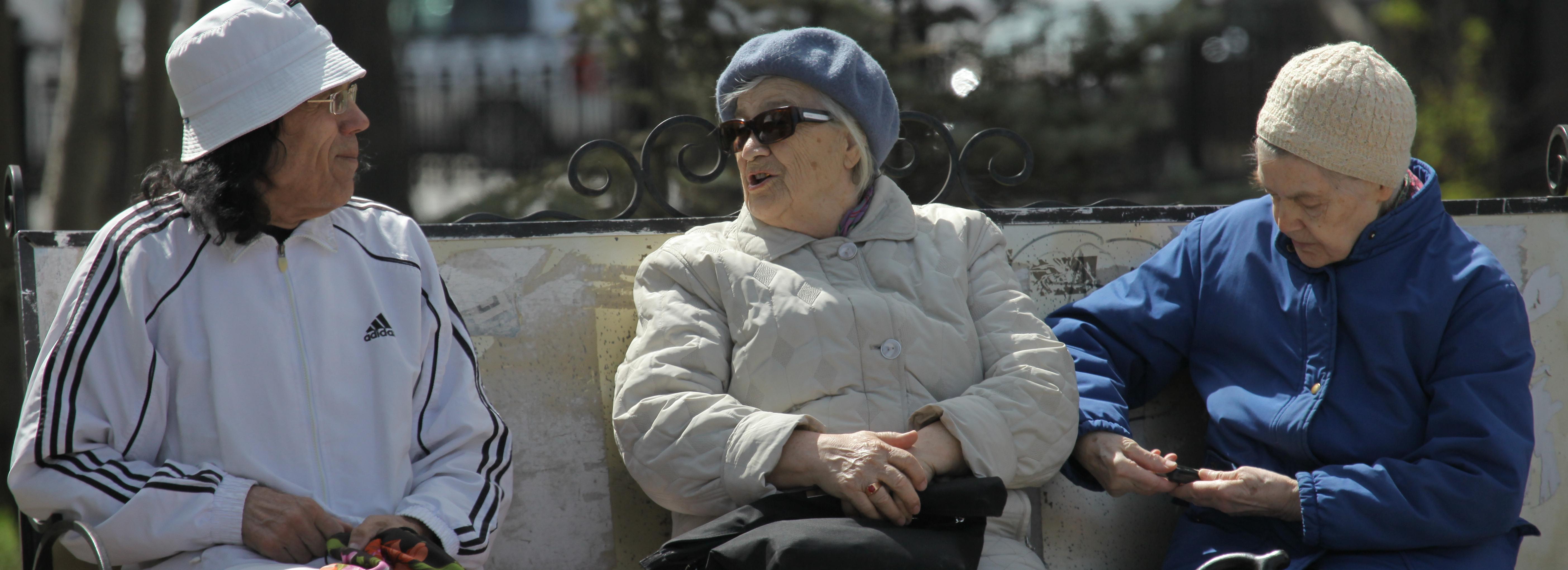 Новосибирцы рассказали, ради чего готовы работать на пенсии