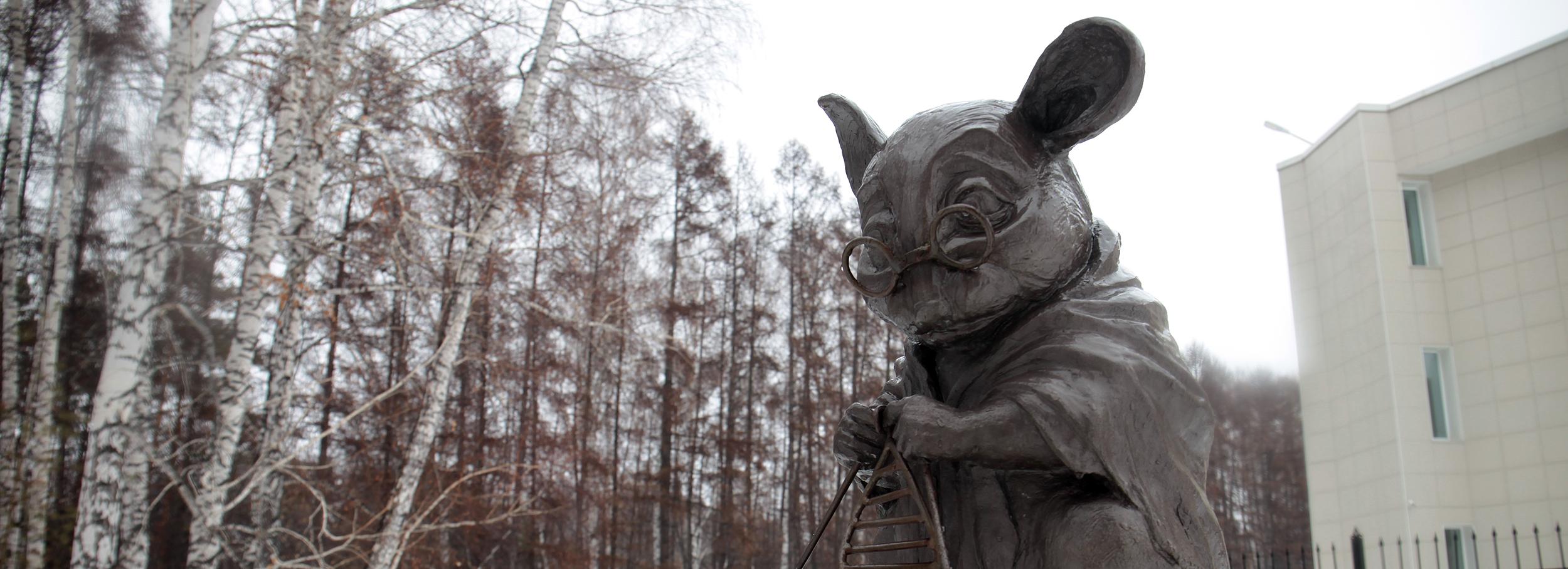 Мышь с нитью ДНК и ещё 76 памятников вынесли на обсуждение