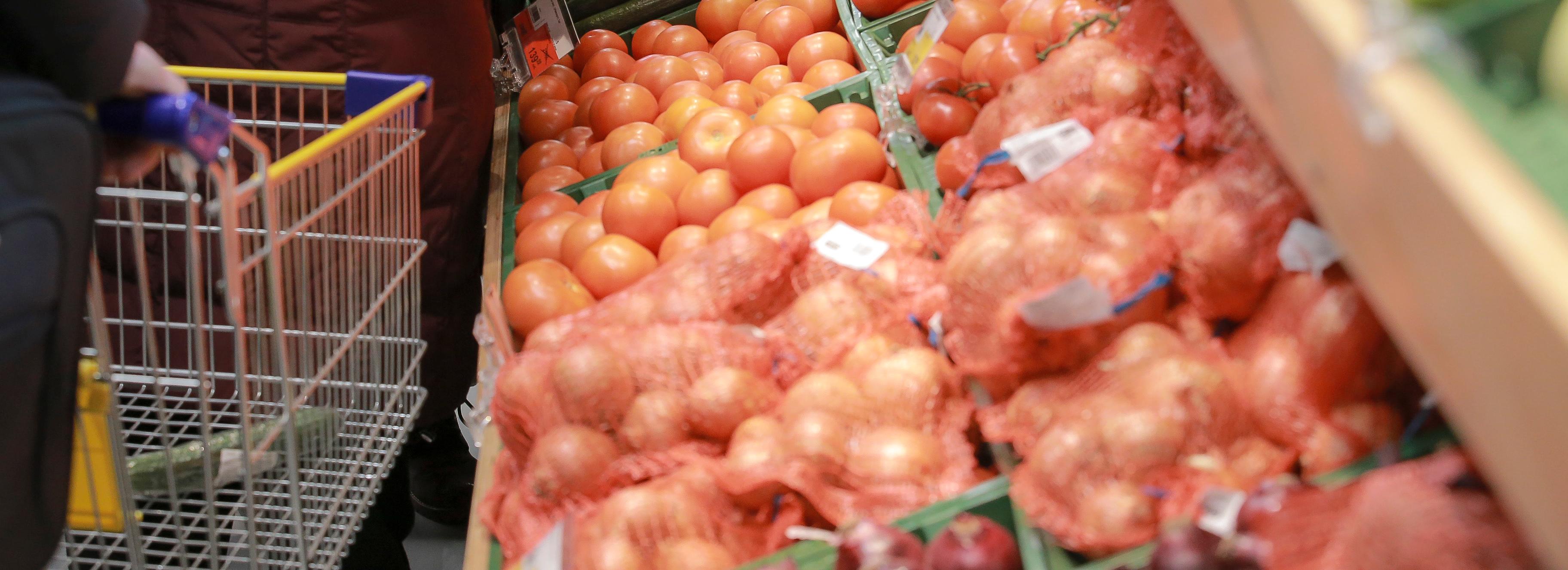 Областные власти: новосибирцам хватит еды на время коронавируса