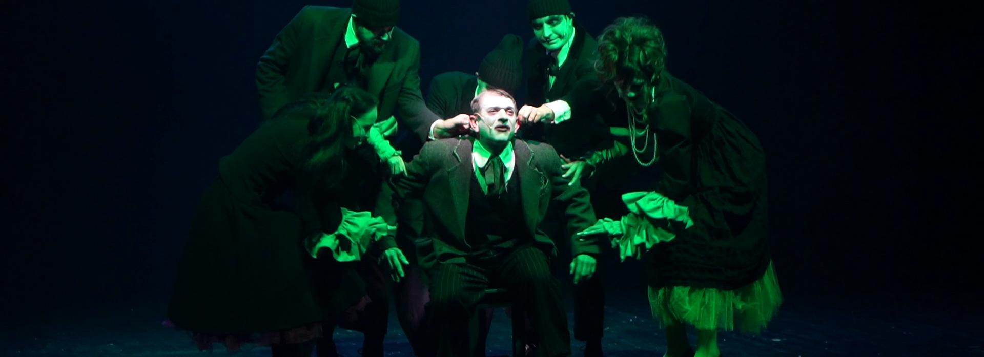 Эксцентричный спектакль «Скасска» по рассказам Хармса увидели новосибирцы