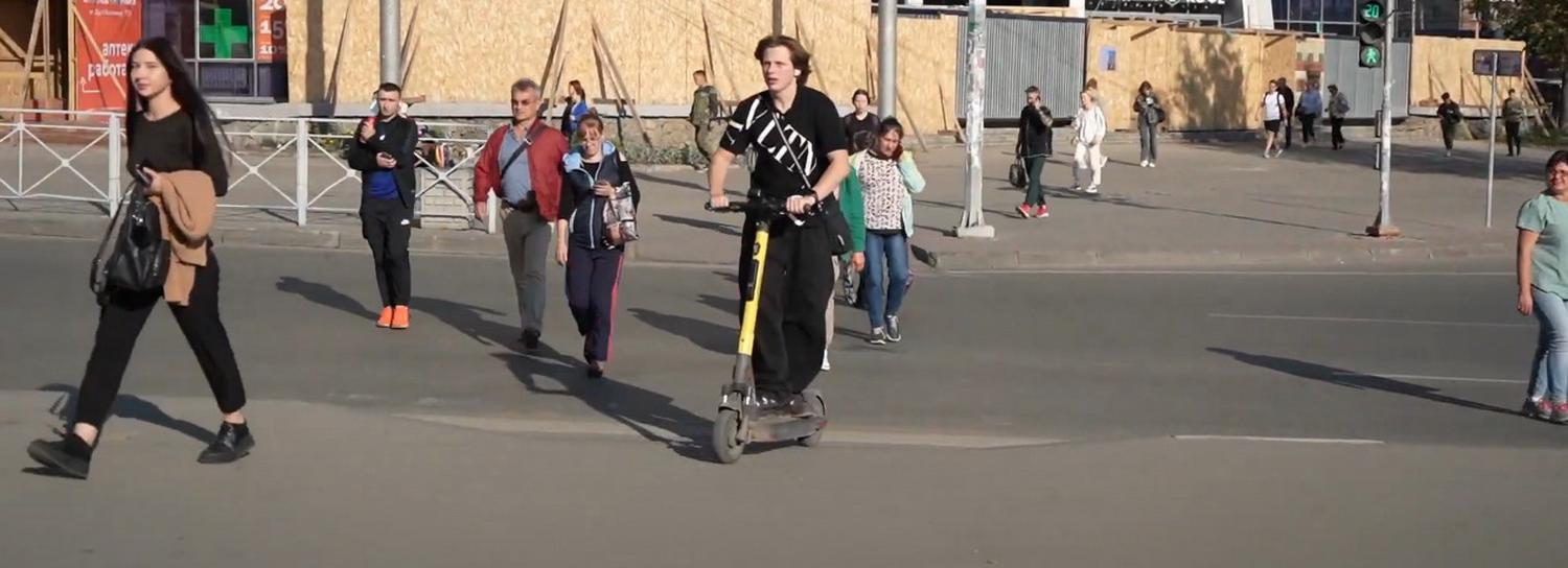 ГИБДД устроила охоту на самокатчиков, которые гоняют по зебрам