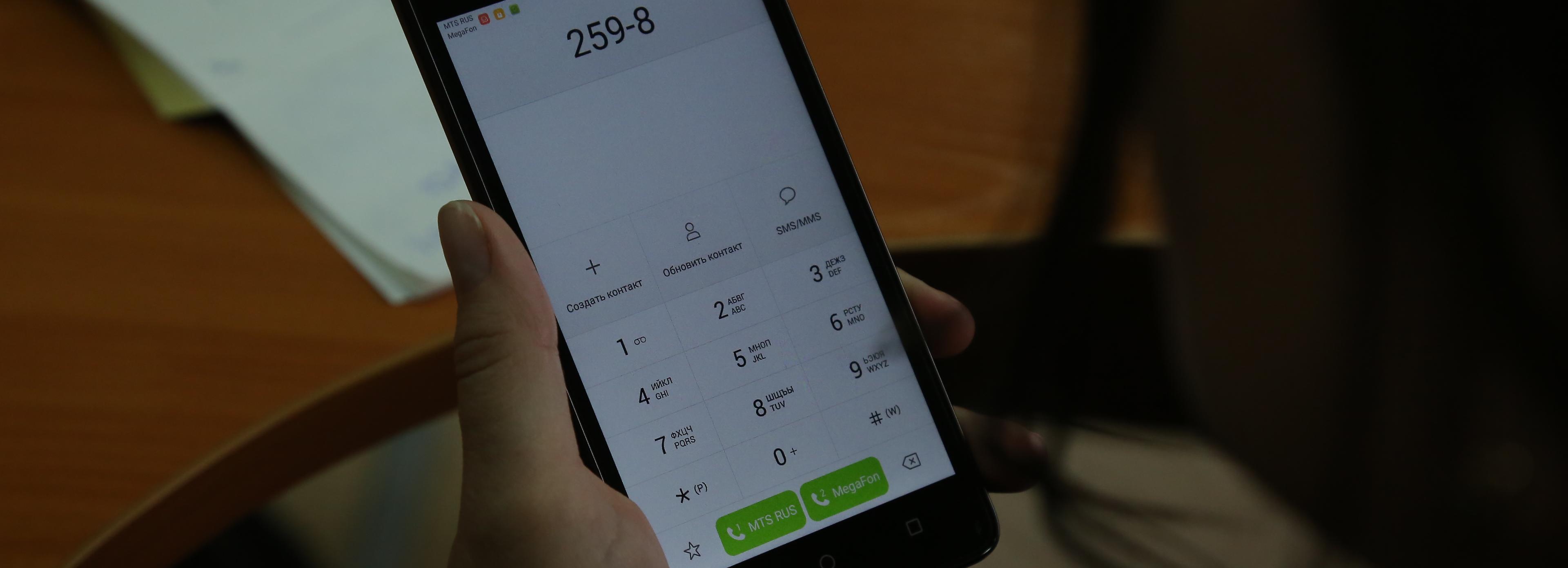 Мобильные телефоны на уроках запретили в школах Новосибирска