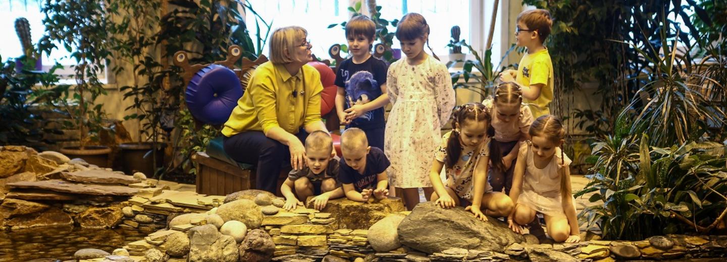 Вечнозелёную оранжерею с черепахами создали в детсаду на Родниках