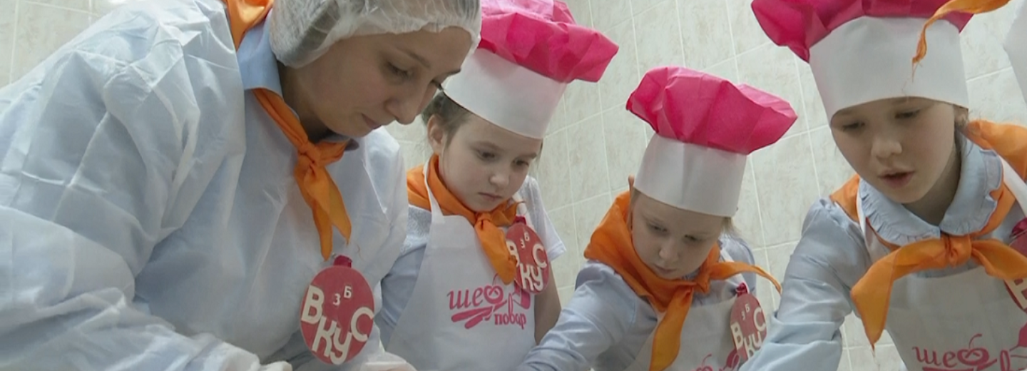 Пироги за 13 минут испекли на битве школьников в Новосибирске