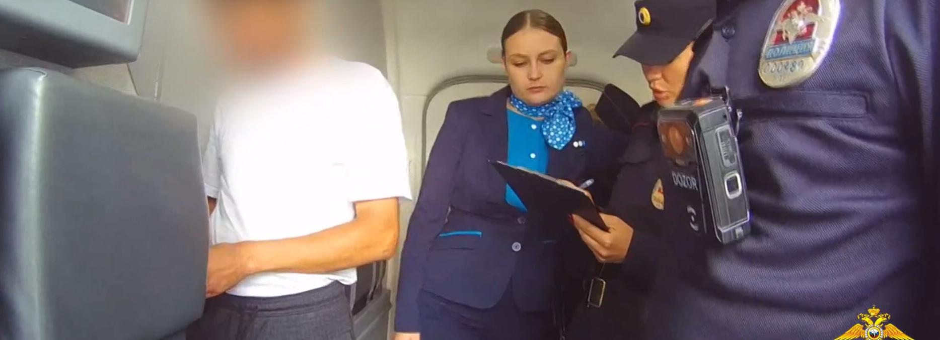 Иностранец устроил перекур во время полёта из Москвы в Новосибирск