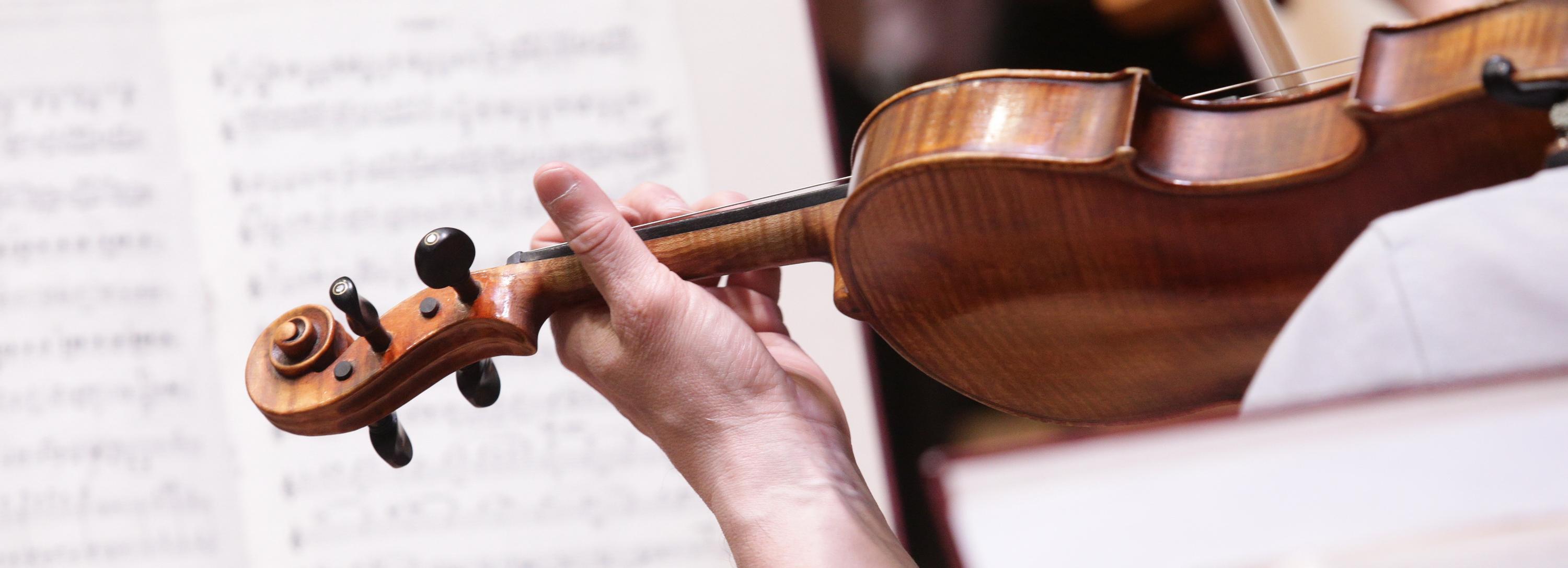 Британский скрипач Ситковецкий сыграл три концерта в Новосибирске