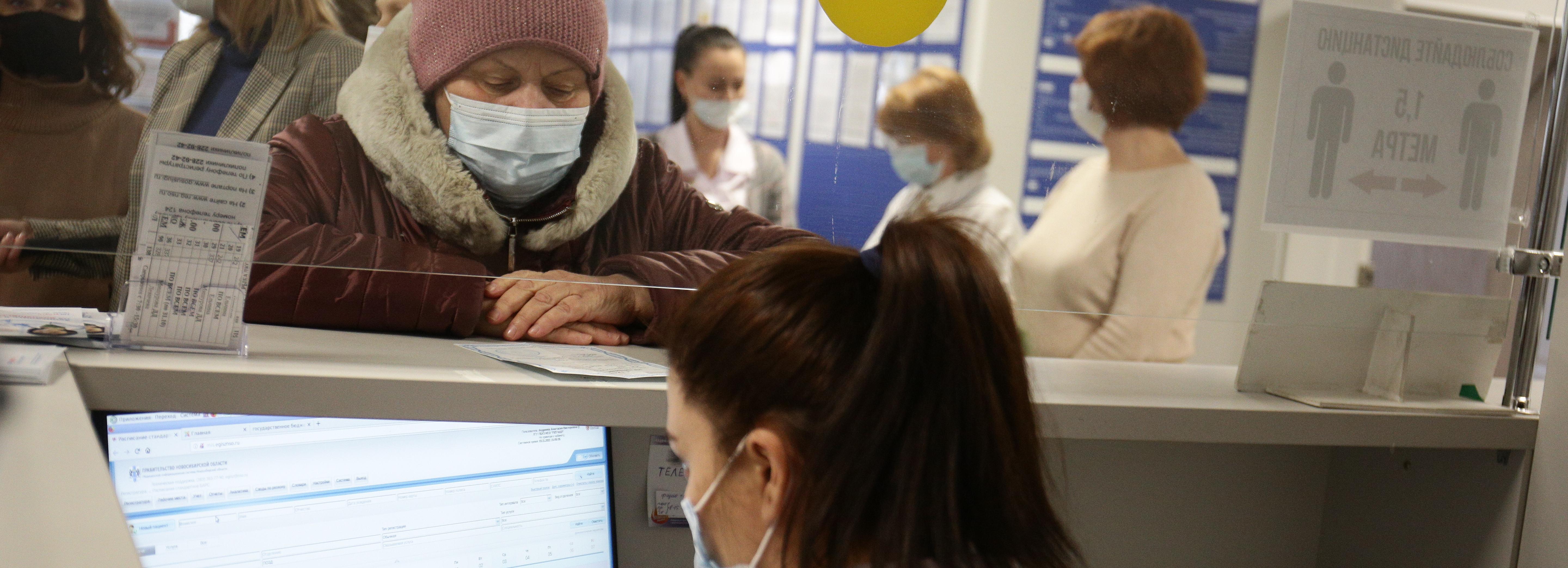 Ещё 2000 медиков вышли на борьбу с COVID-19 в Новосибирской области