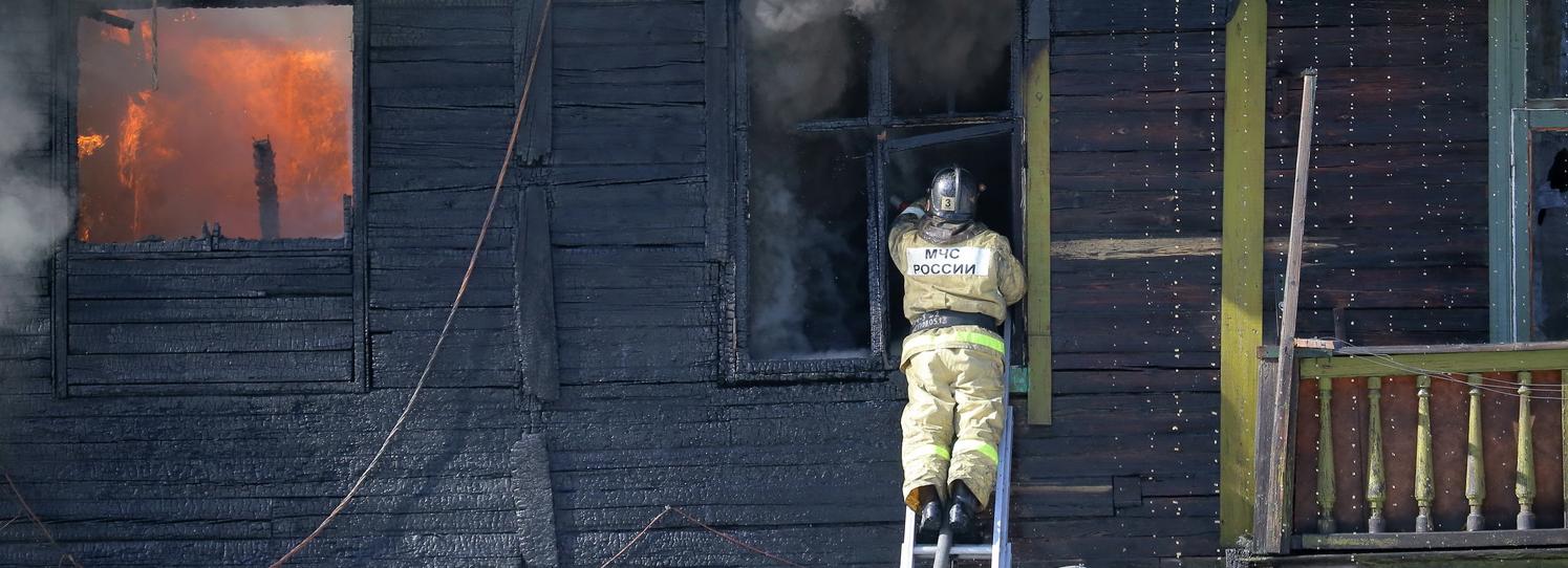 Пенсионерка погибла в пожаре на улице 9 Ноября в Новосибирске