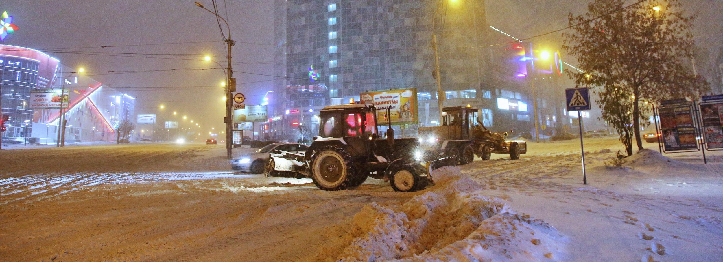 На уборку снежных валов в Новосибирске дорожникам дали неделю