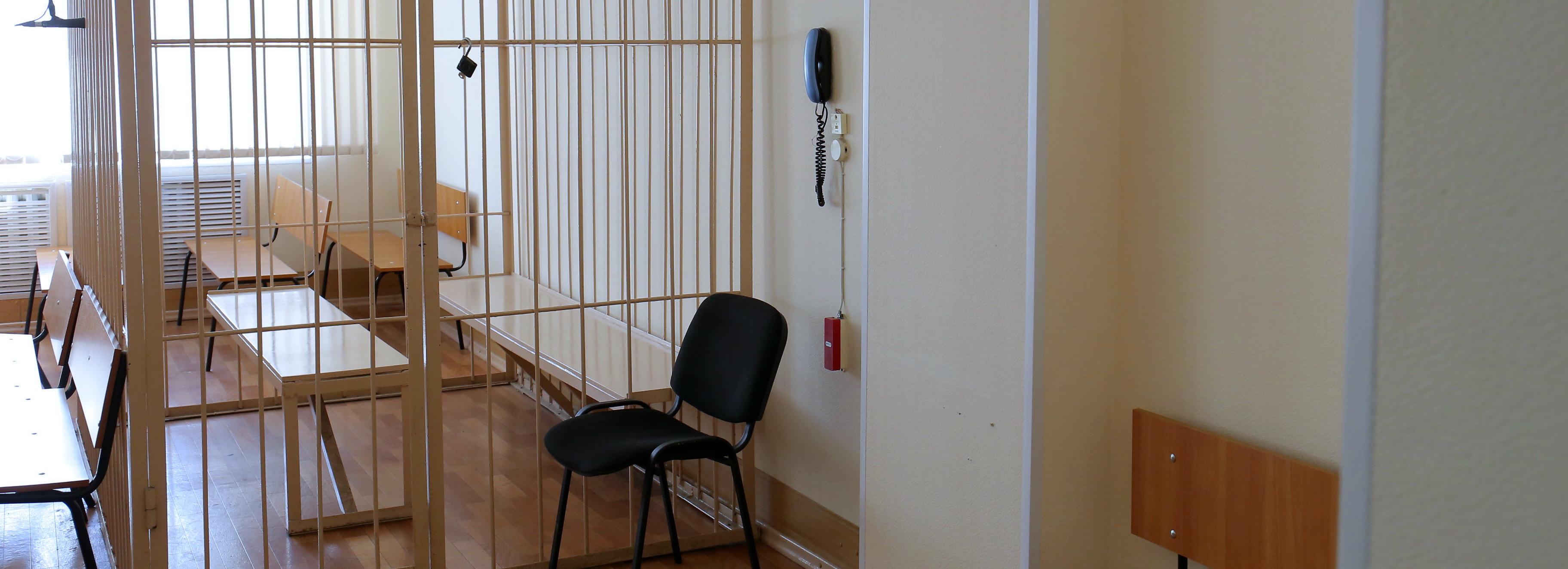 Чиновника Росздравнадзора с липовым дипломом отпустили под домашний арест