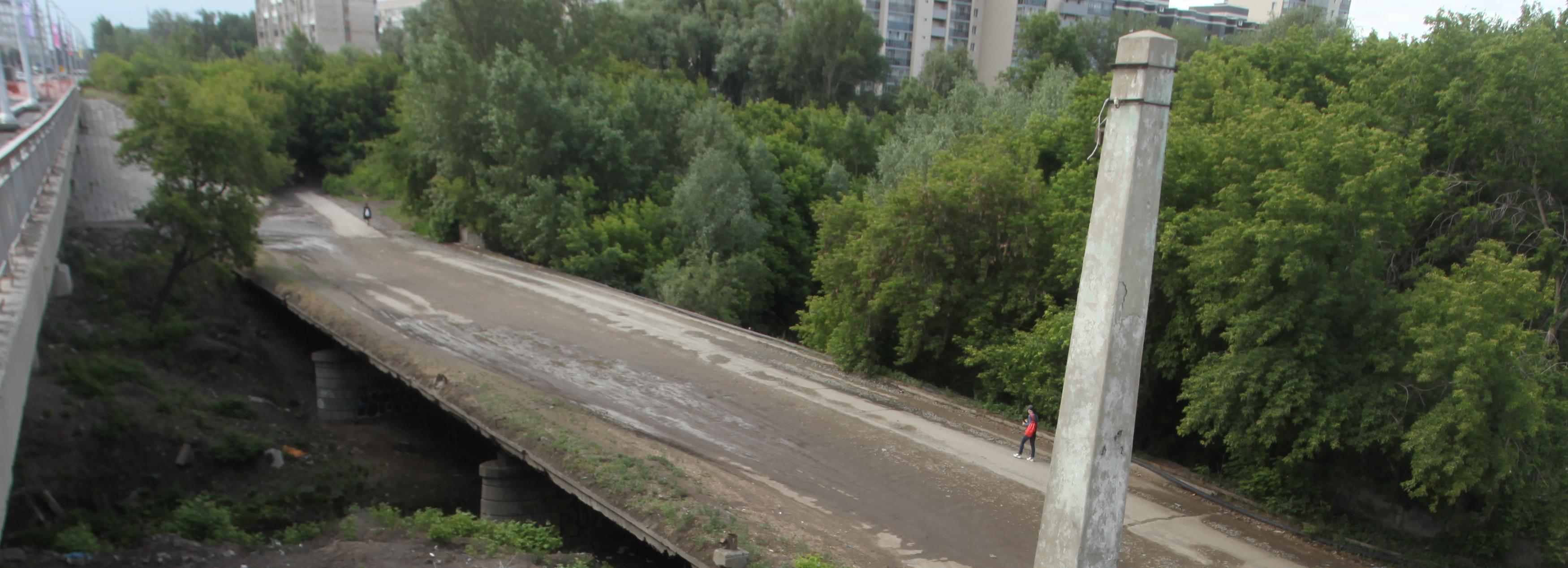 Новосибирцев просят не ездить по старому мосту через реку Тулу
