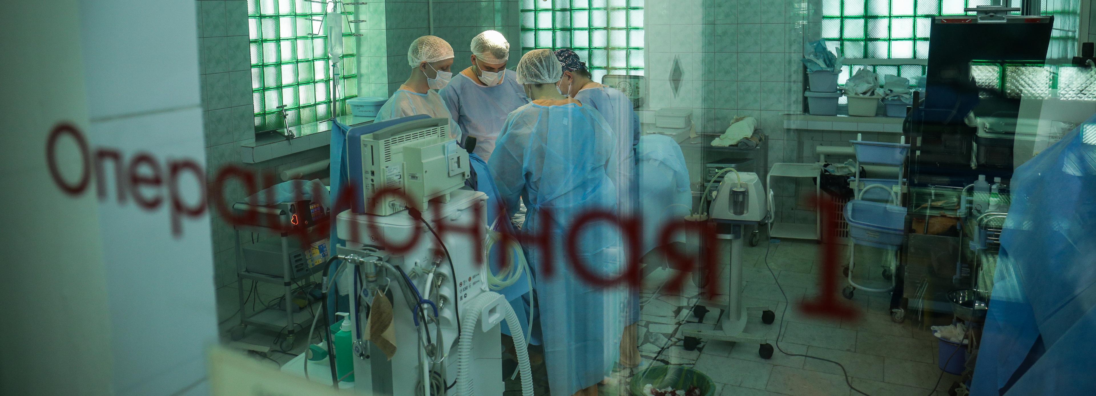 Врачи НИИТО удалили большую опухоль из мозга учителя-спортсмена